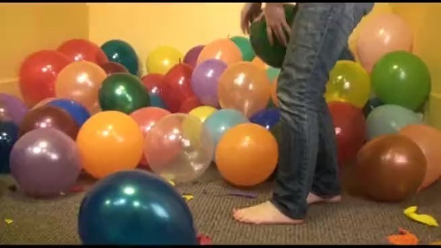 97 BALLOONS STOMP