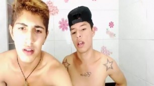 Cumlatinhotjoans hace un sensual show webcam con su amigo uke