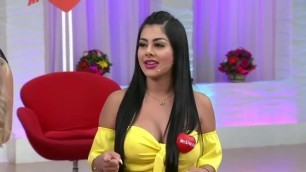 Mishelle Diaz tetona en sexy outfit amarillo HD