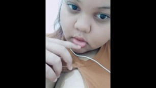 Indonesian Bitch shows tits